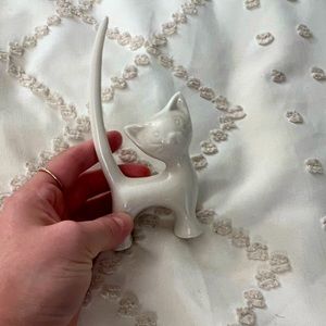 White ceramic cat ring holder